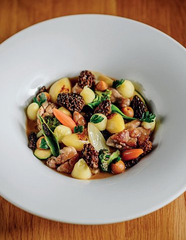 Náhled Etiketa stolování - O dobrých mravech a gastronomii