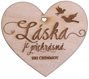Dřevěné srdíčko "Láska je překrásná"