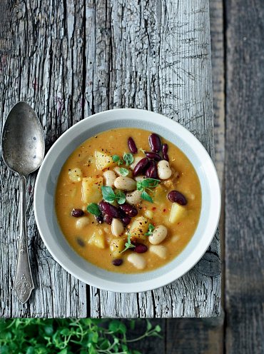 Náhled Slunečná kuchařka. 70 tradičních pokrmů z hospody na statku Slunečná